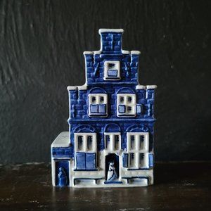 2006 Delft Koninklijke Blue and White House Vermeer Little Street House